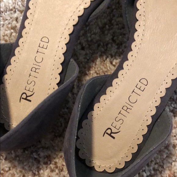 Grey Girly Grand Sandal - Picture 4 of 10